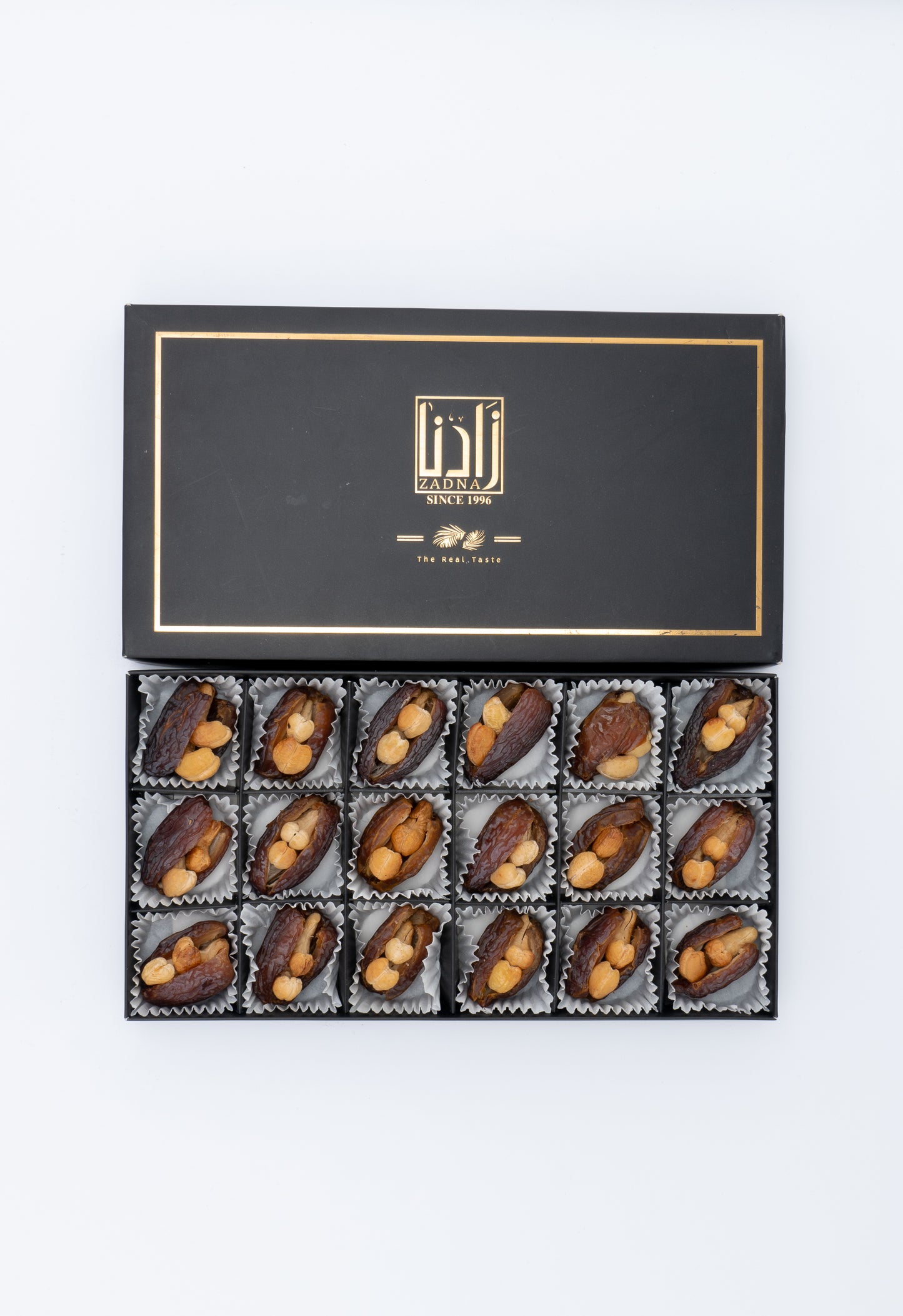 تمر مكسرات قطع
